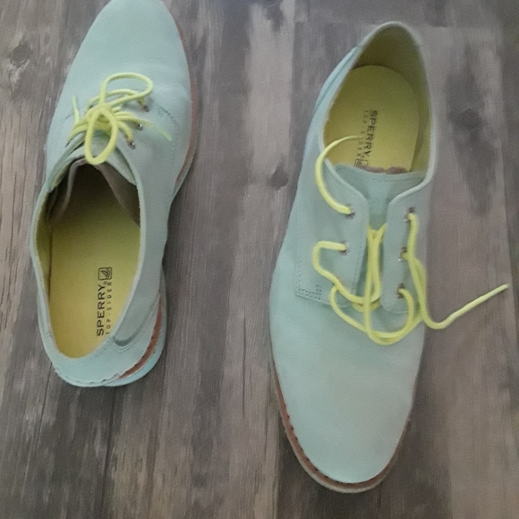 Sperry - Picture 2 of 2